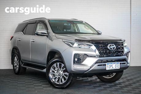 Silver 2022 Toyota Fortuner Wagon Crusade