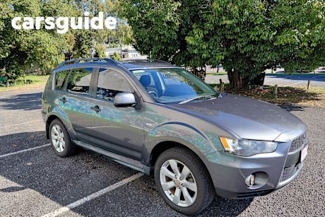 Grey 2011 Mitsubishi Outlander Wagon LS