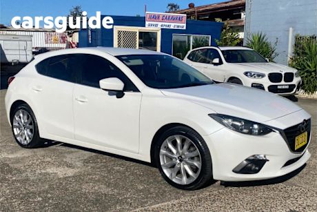 White 2014 Mazda 3 Hatchback SP25