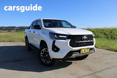 White 2024 Toyota Hilux Double Cab Pick Up SR5 + Premium Interior (4X4)