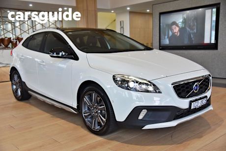 White 2015 Volvo V40 Hatchback T5 Cross Country