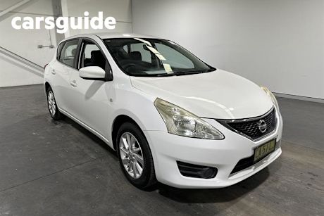 White 2014 Nissan Pulsar Hatchback ST