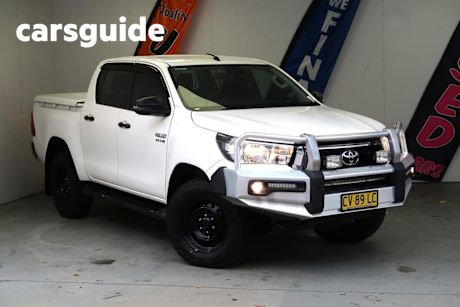 White 2020 Toyota Hilux Double Cab Pick Up SR (4X4)