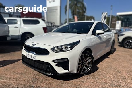White 2018 Kia Cerato Sedan Sport+