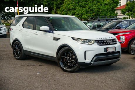White 2017 Land Rover Discovery Wagon TD4 SE