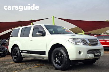White 2013 Nissan Pathfinder Wagon ST (4X4)