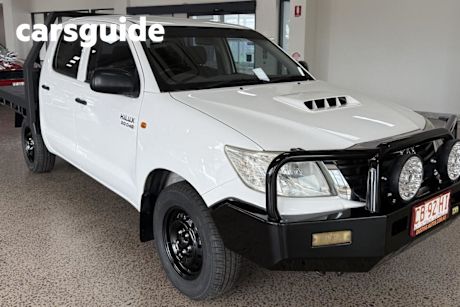White 2015 Toyota Hilux Dual Cab Pick-up SR
