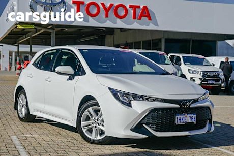 White 2021 Toyota Corolla Sedan Ascent Sport + Navigation