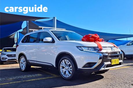 White 2020 Mitsubishi Outlander Wagon ES 7 Seat (awd)