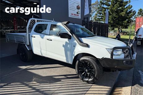 White 2020 Isuzu D-MAX Crew Cab Chassis SX (4X4)