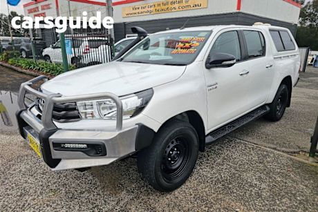 White 2018 Toyota Hilux Dual Cab Utility SR (4X4)