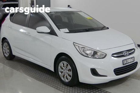White 2016 Hyundai Accent Hatchback Active