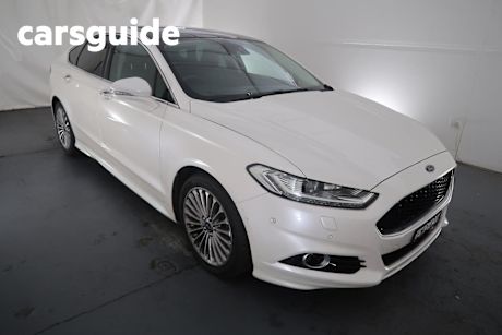 White 2016 Ford Mondeo Hatchback Titanium
