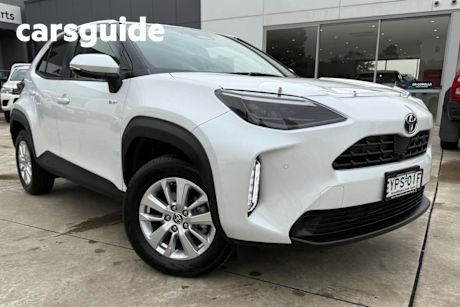 White 2024 Toyota Yaris Cross Wagon GXL Hybrid
