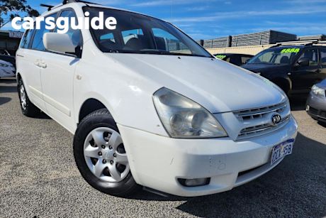 White 2009 Kia Carnival Wagon EXE