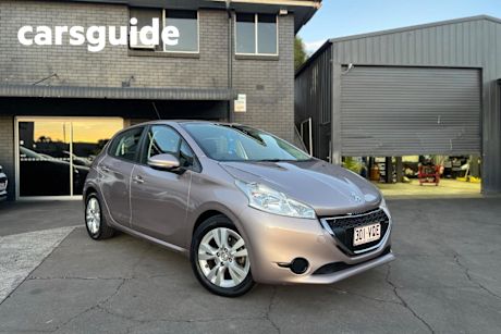 Silver 2013 Peugeot 208 Hatchback Active