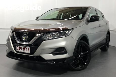 Silver 2018 Nissan Qashqai Wagon ST
