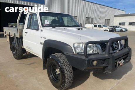 White 2016 Nissan Patrol Leaf Cab Chassis DX (4X4)