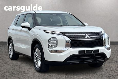 White 2023 Mitsubishi Outlander Wagon ES 7 Seat (2WD)