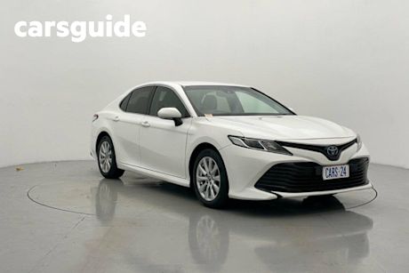 White 2018 Toyota Camry Sedan Ascent (hybrid)