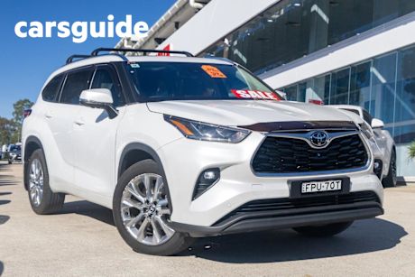 White 2023 Toyota Kluger Wagon Grande AWD