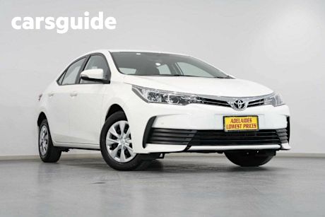 White 2018 Toyota Corolla Sedan Ascent