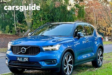 Blue 2020 Volvo XC40 Wagon T5 R-Design (awd)