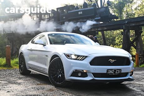 White 2017 Ford Mustang Coupe Fastback GT 5.0 V8