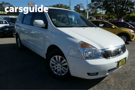 White 2014 Kia Grand Carnival Wagon S