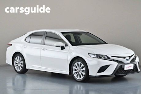 White 2018 Toyota Camry Sedan Ascent Sport (hybrid)