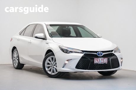 White 2017 Toyota Camry Sedan Atara S Hybrid