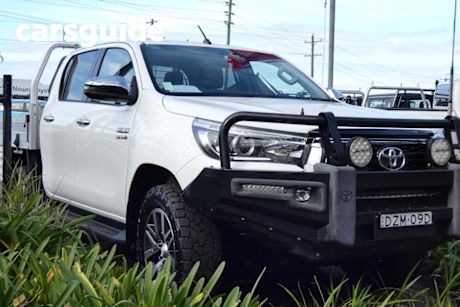 White 2018 Toyota Hilux Double Cab Pick Up SR5 (4X4)