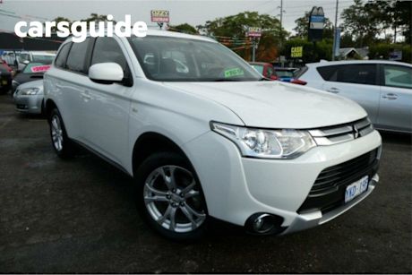 White 2014 Mitsubishi Outlander Wagon ES (4X2)