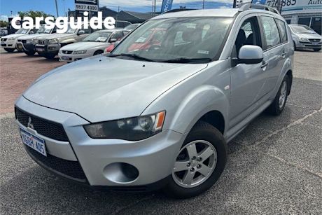 Silver 2010 Mitsubishi Outlander Wagon LS