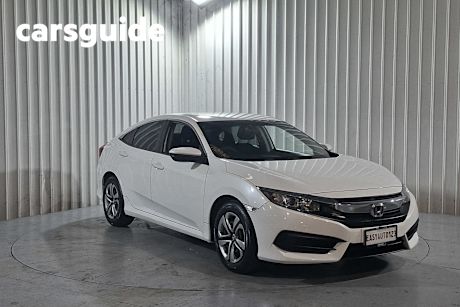 White 2018 Honda Civic Sedan VTI