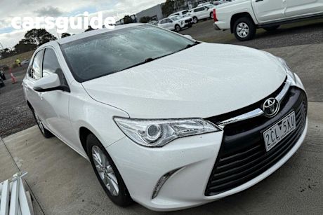 White 2016 Toyota Camry Sedan Altise