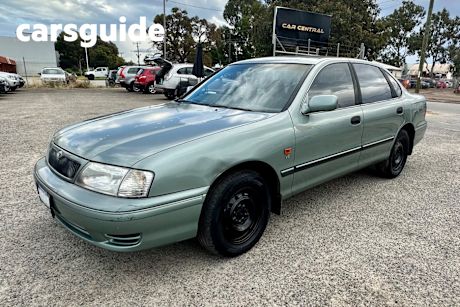 Green 2000 Toyota Avalon Sedan CSX