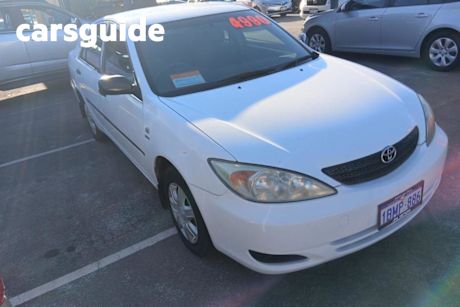 White 2002 Toyota Camry Sedan ALTISE ACV36R