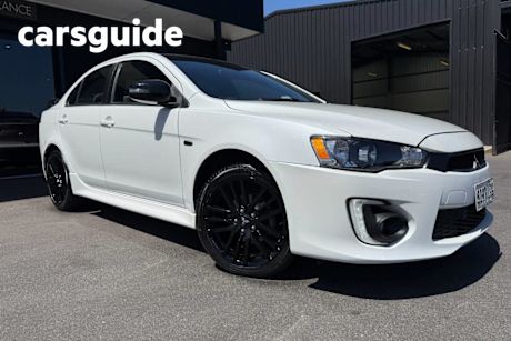 White 2017 Mitsubishi Lancer Sedan Black Edition (es)