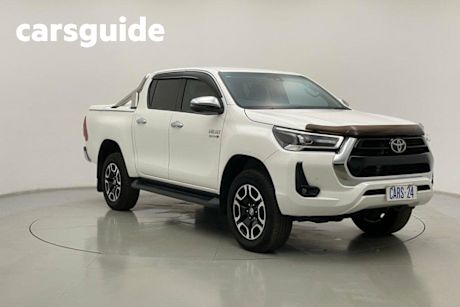 White 2022 Toyota Hilux Double Cab Pick Up SR5 (4X4)