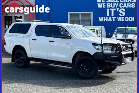White 2020 Toyota Hilux Double Cab Pick Up SR (4X4)