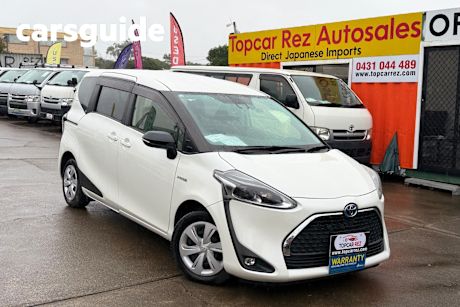 White 2018 Toyota Sienta Wagon