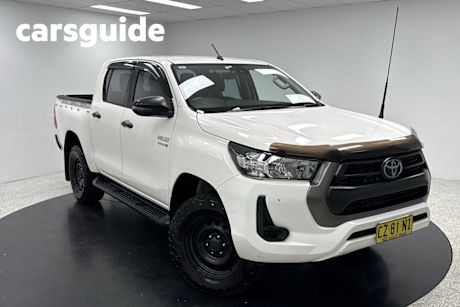 White 2020 Toyota Hilux Double Cab Pick Up SR (4X4)