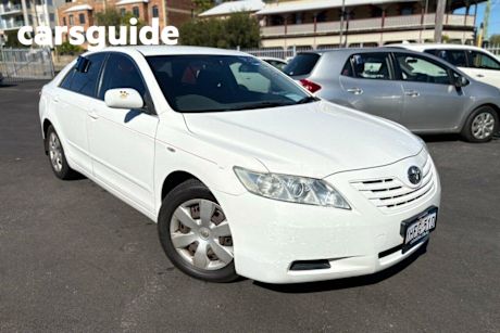 White 2006 Toyota Camry Sedan ALTISE ACV40R