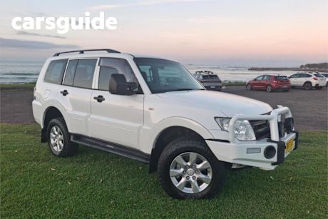White 2014 Mitsubishi Pajero Wagon GLX LWB (4X4)