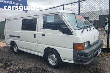 White 2000 Mitsubishi Express Van MWB