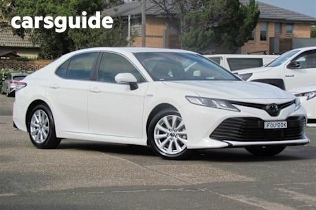 White 2019 Toyota Camry Sedan Ascent (hybrid)