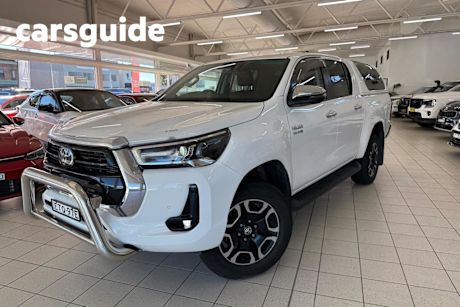 White 2022 Toyota Hilux Double Cab Pick Up SR5 + Premium Interior (4X4)