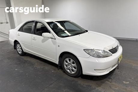 White 2006 Toyota Camry Sedan Altise