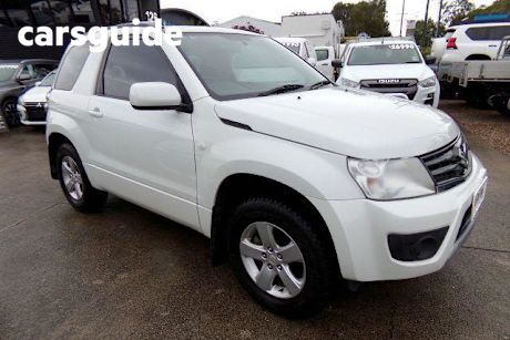 White 2017 Suzuki Grand Vitara Wagon Navigator (4X4)